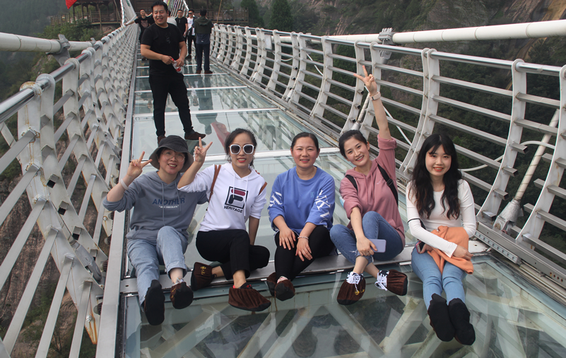 ����ɽ����������Ů��Ӱ